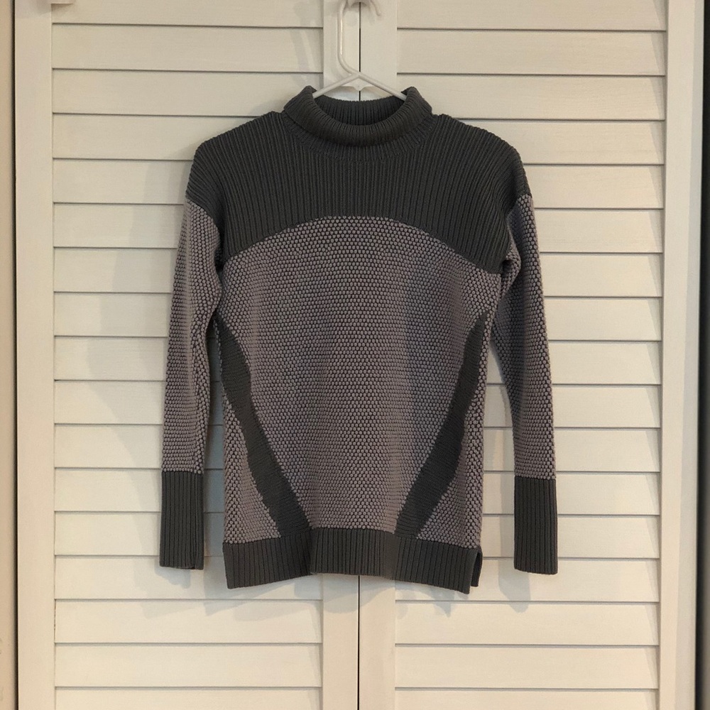 Lululemon Sweater Small 4